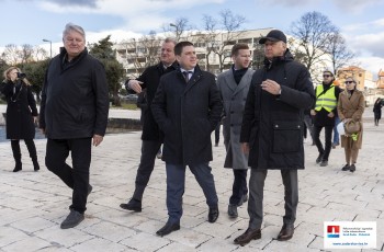 Ministar Butković obišao radove na obnovi zadarske rive